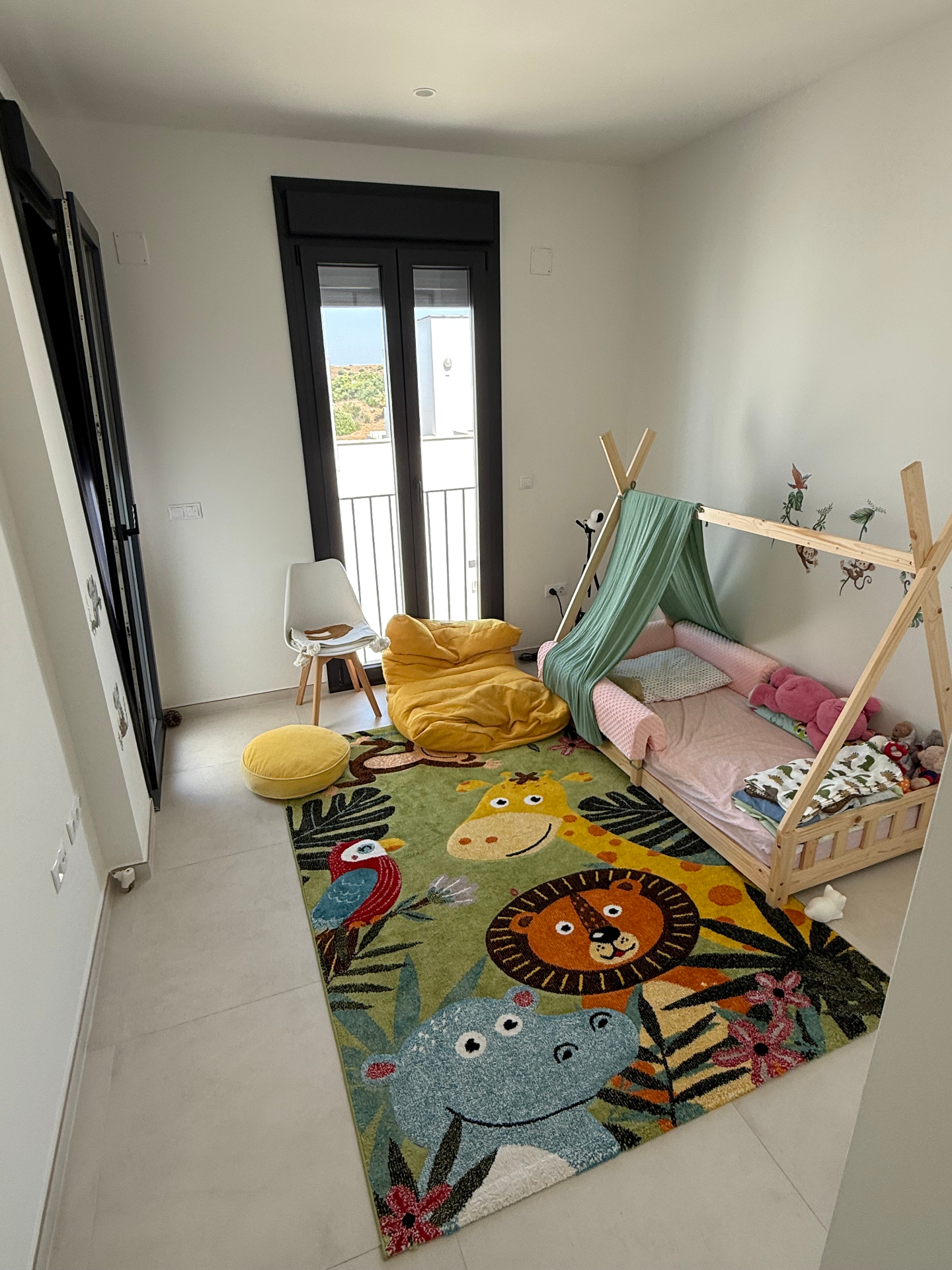 Familienfreundliches Kinderzimmer mit Hausbett in der Ferienunterkunft in Tarifa